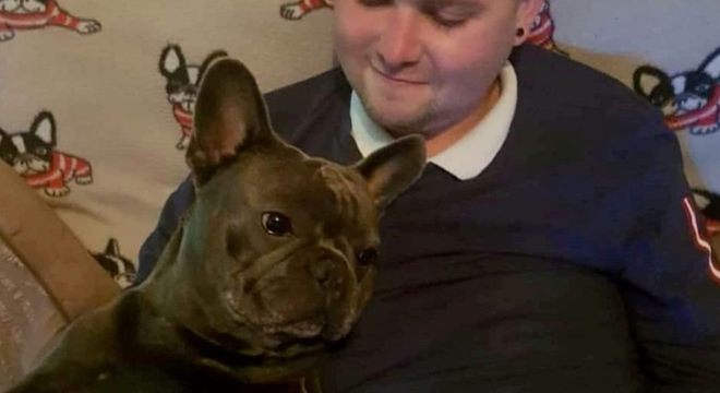 Cão entra em desespero e morre 15 minutos após dono falecer de câncer